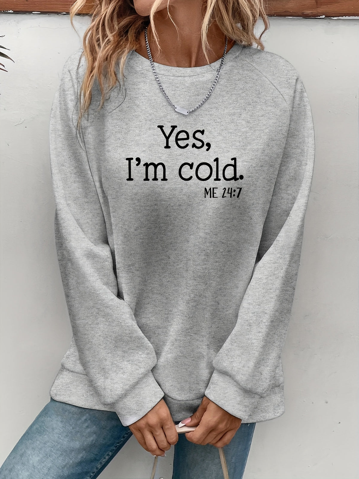 Cozy Fleece-Lined Women's Pullover Sweatshirt - Casual Crew Neck with "YES, I'M COLD" Letter Print, Red, Soft Polyester Blend for Fall/Winter Comfort, Cozy Indoor Clothing | Relaxed Fit | Comfortable Wear, Ladies Sweaters