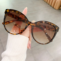 Oversized Cat Eye Fashion Glasses for Women - Y2K Jelly Green Fashion Oval Shades with Anti-Reflective Lenses, Luxury Holiday Accessories & Glasses Bag